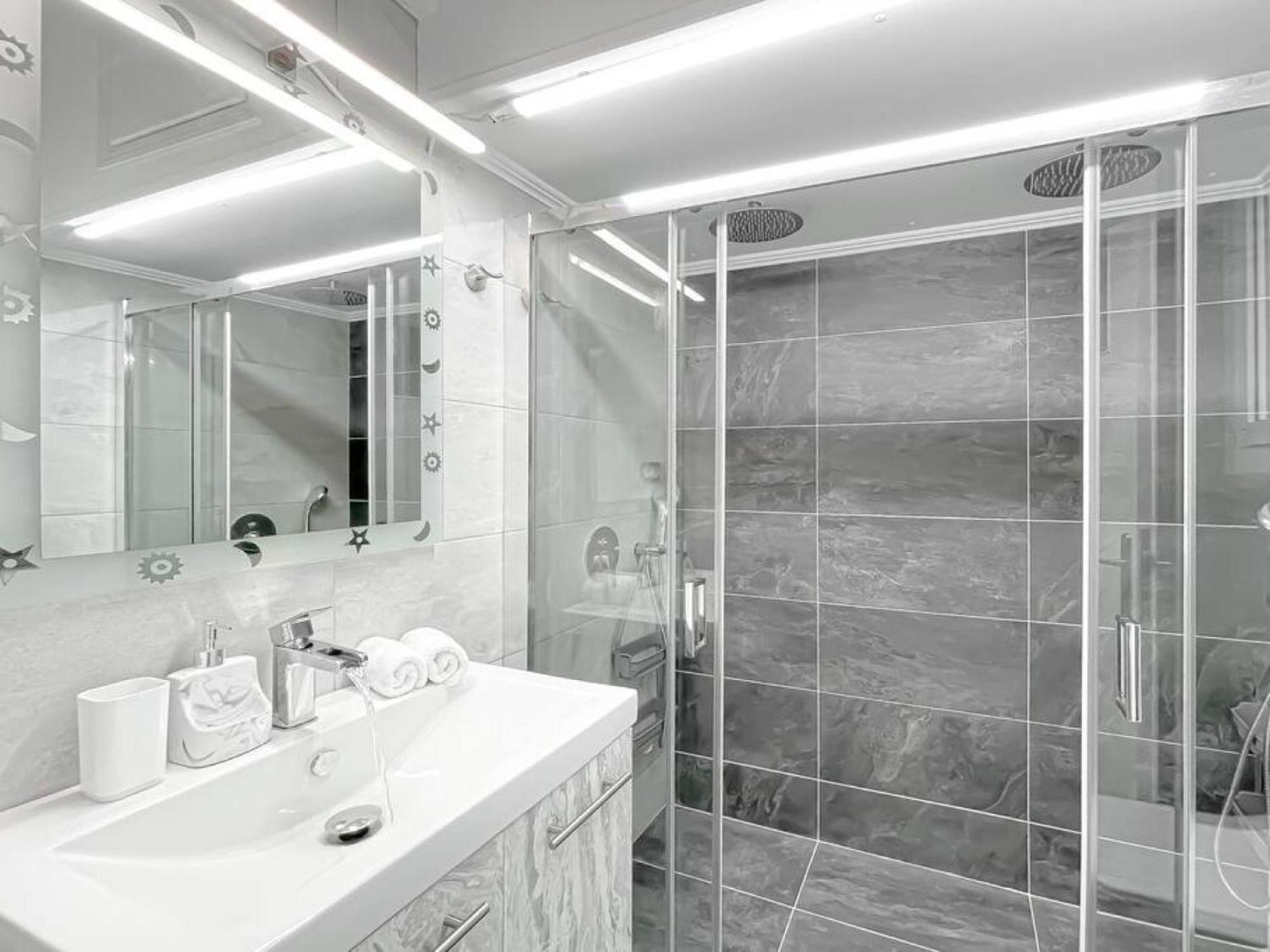 Amazing View 2br | Heart Of Apartment *